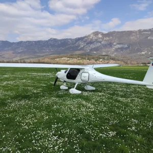 jet synthétique actionné par piézoélectricité pour les applications d'aéronefs furtifs